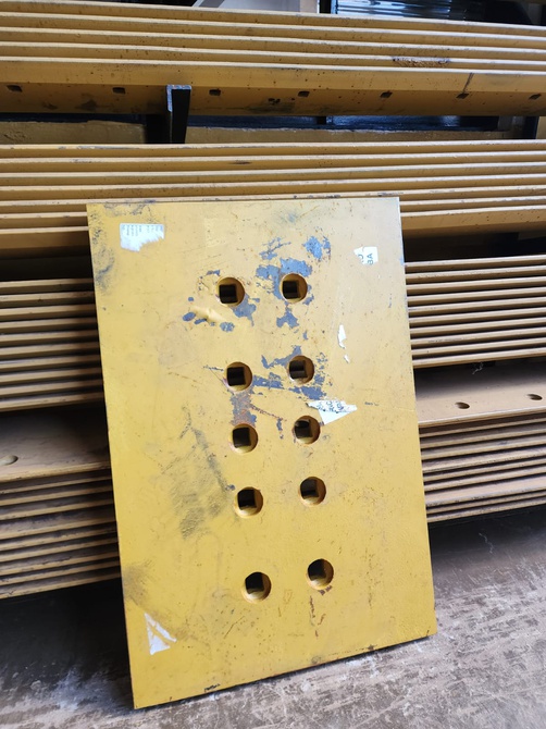 11111775 Borda Reversível Carregadeira BORDA DIREITA/ ESQUERDA  L90 10 FUROS